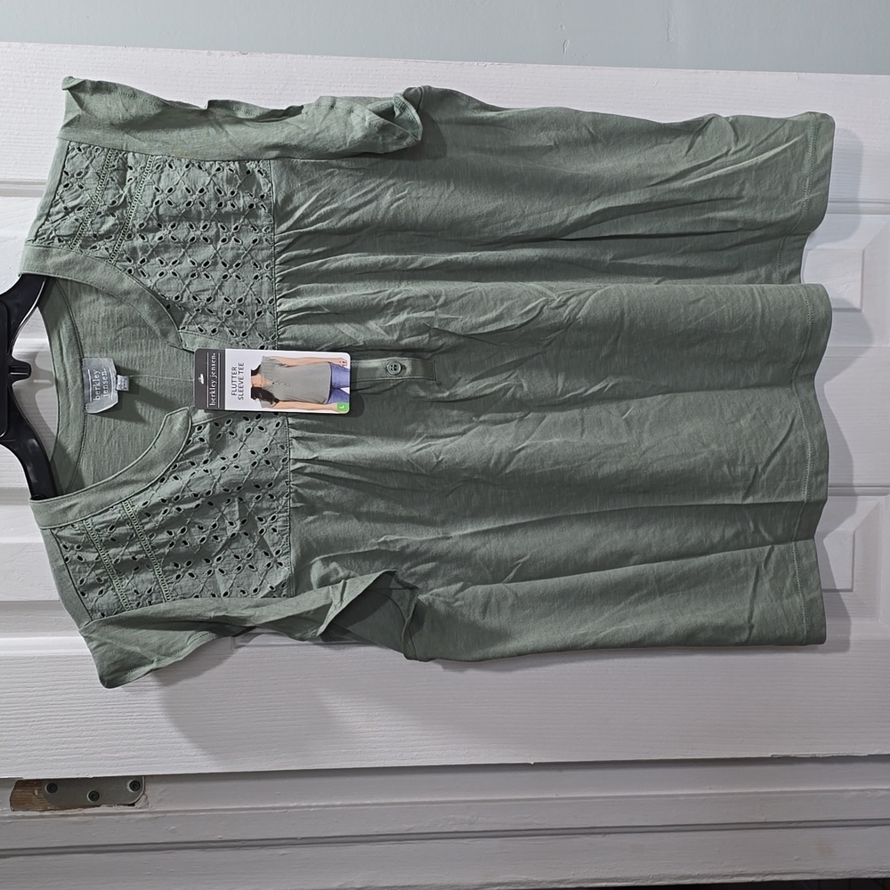 Berkley Jensen Sage Green Flutter Sleeve Tee Size L